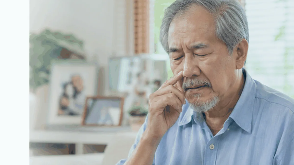 ผู้สูงอายุได้รับการดูแลอย่างอ่อนโยนจากสมาชิกในครอบครัว